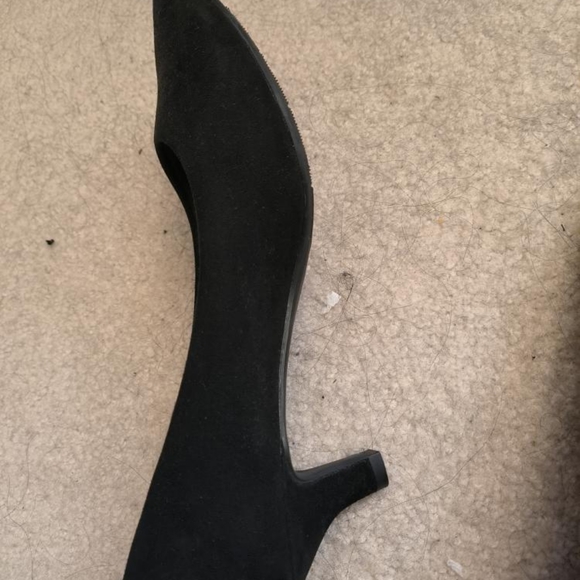 COPY - Uniqlo Short Heels - Picture 2 of 3